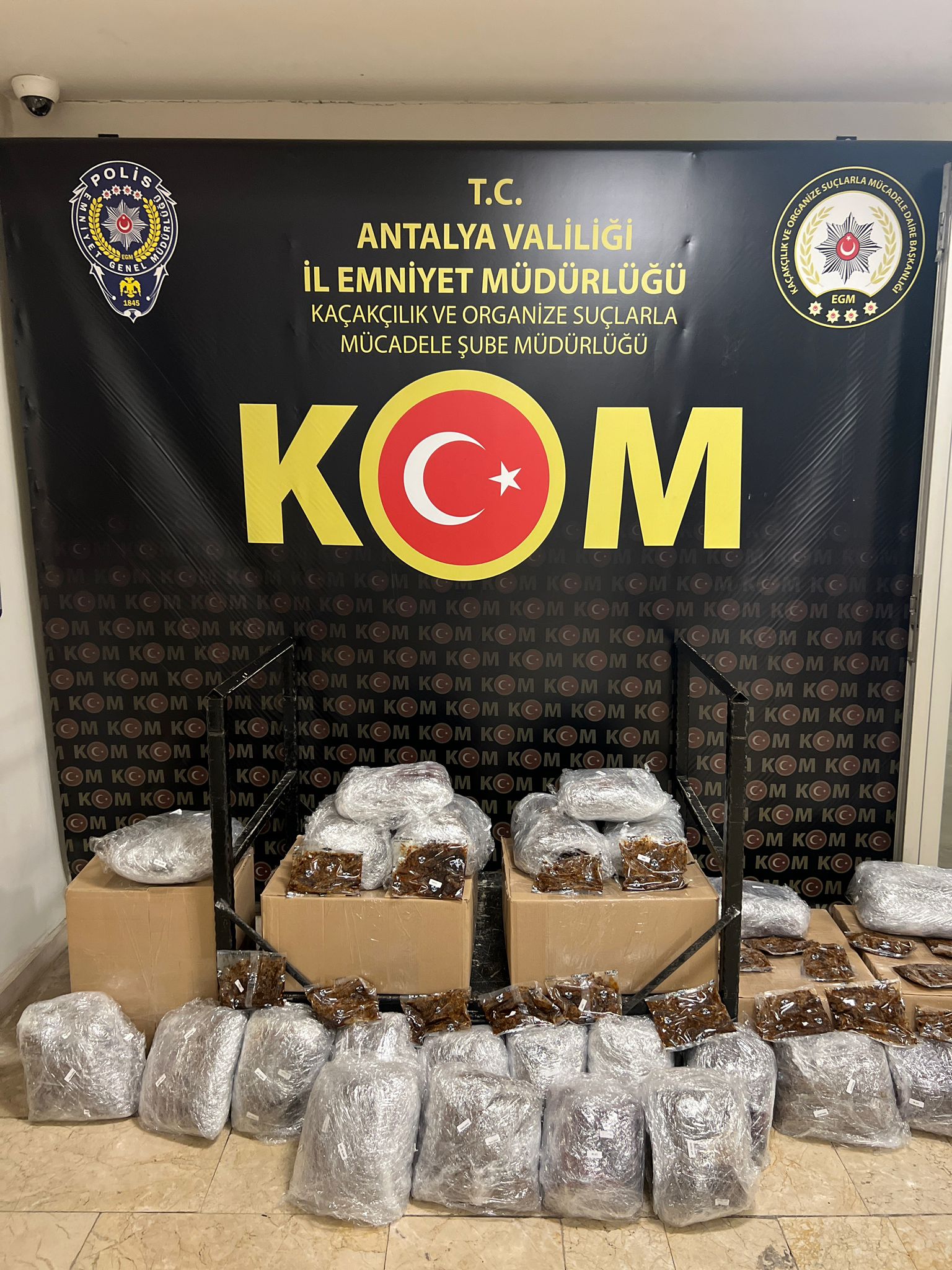 Antalya'da Kaçakçılık Operasyonu 6 Kişi Yakalandı (2)