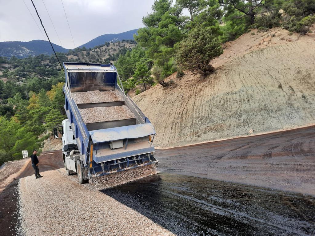 Büyükalan yolunda asfalt çalışması (2)