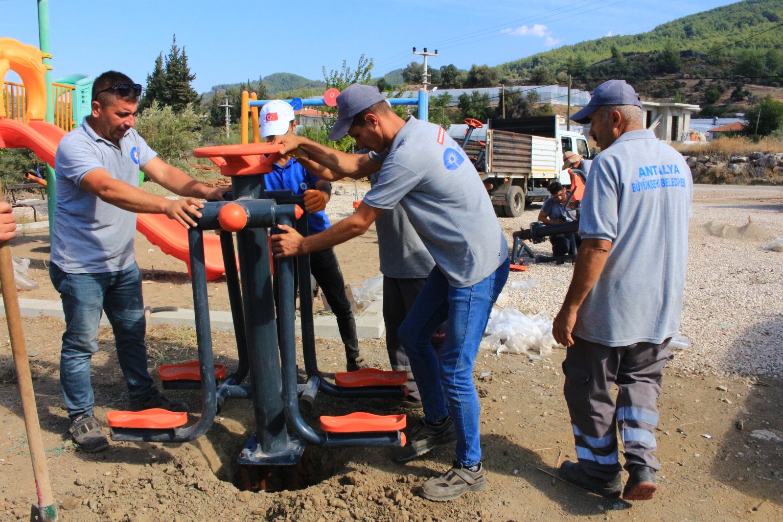 Finike ve Kumluca’ya Spor Aletleri Konuldu (3)