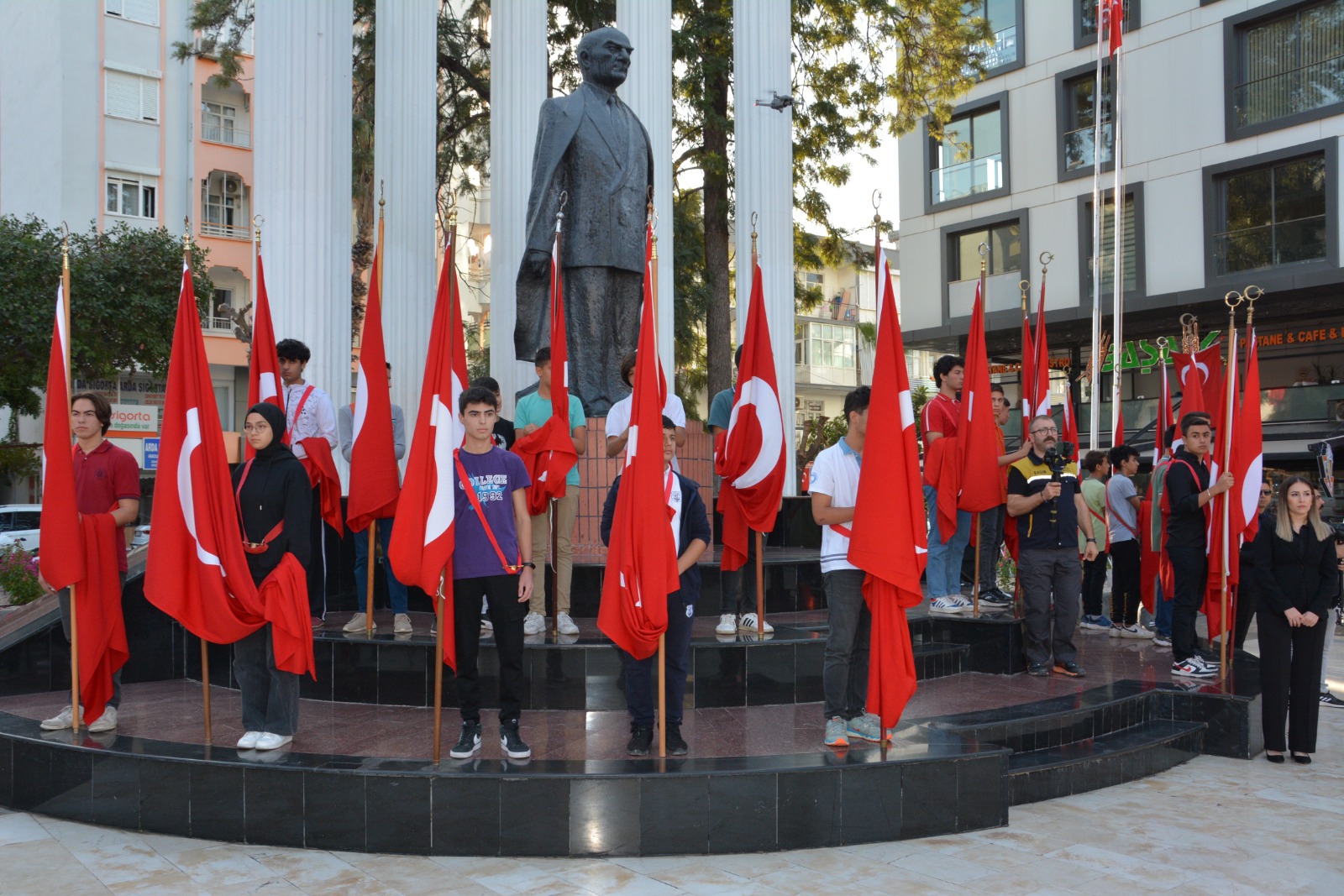 10 Kasım Atatürk'ü Anma Günü Çelenk Sunma Töreni (14)