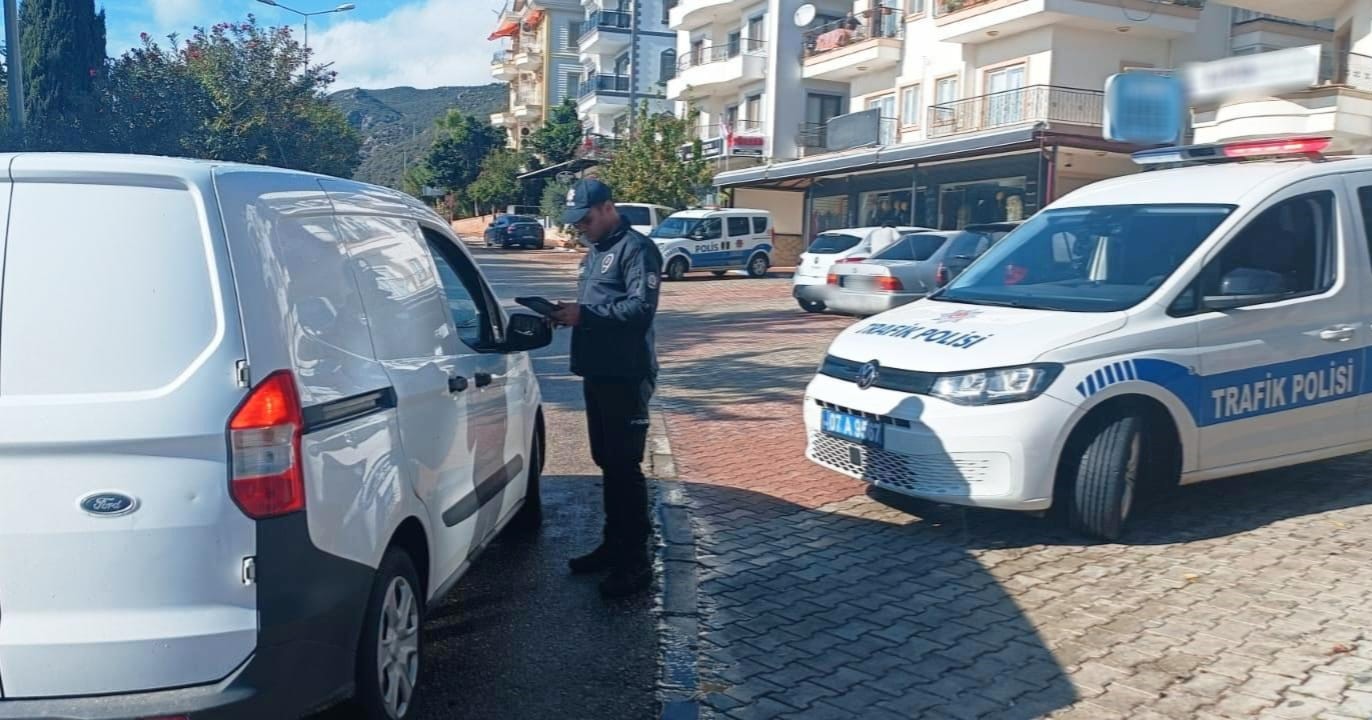 Antalya'da Şok Yol Uygulaması (1)