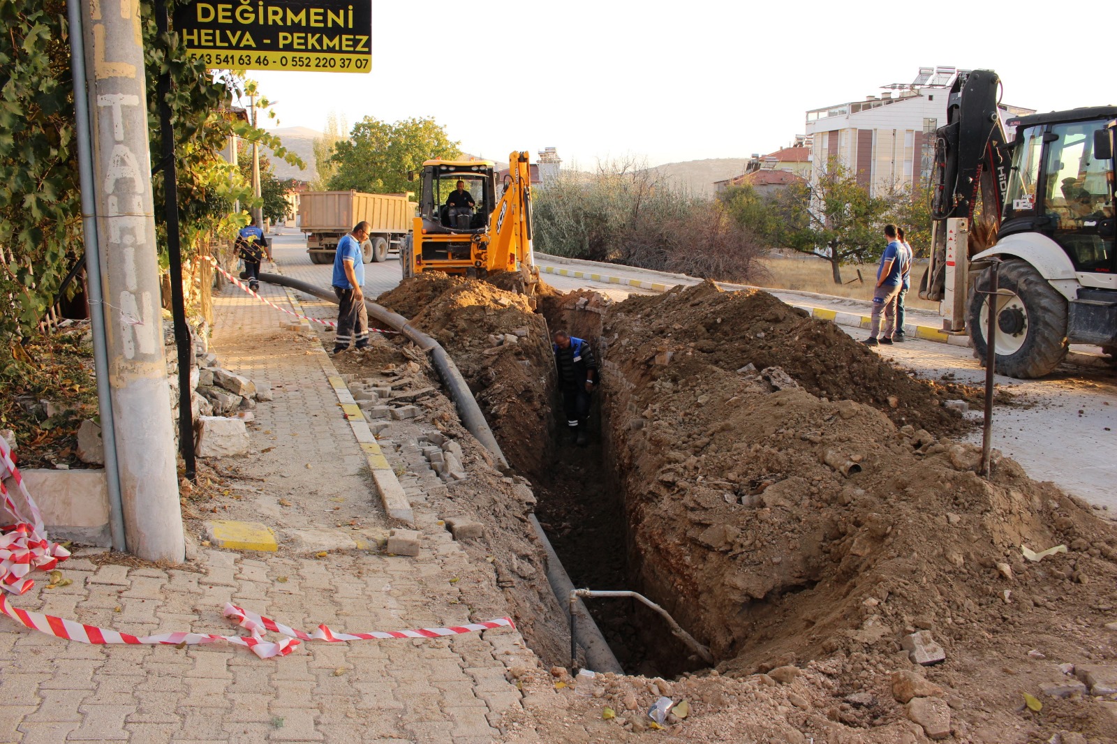 Elmalı'da 50 yıllık içme suyu hatlarını yeniliyor (5)