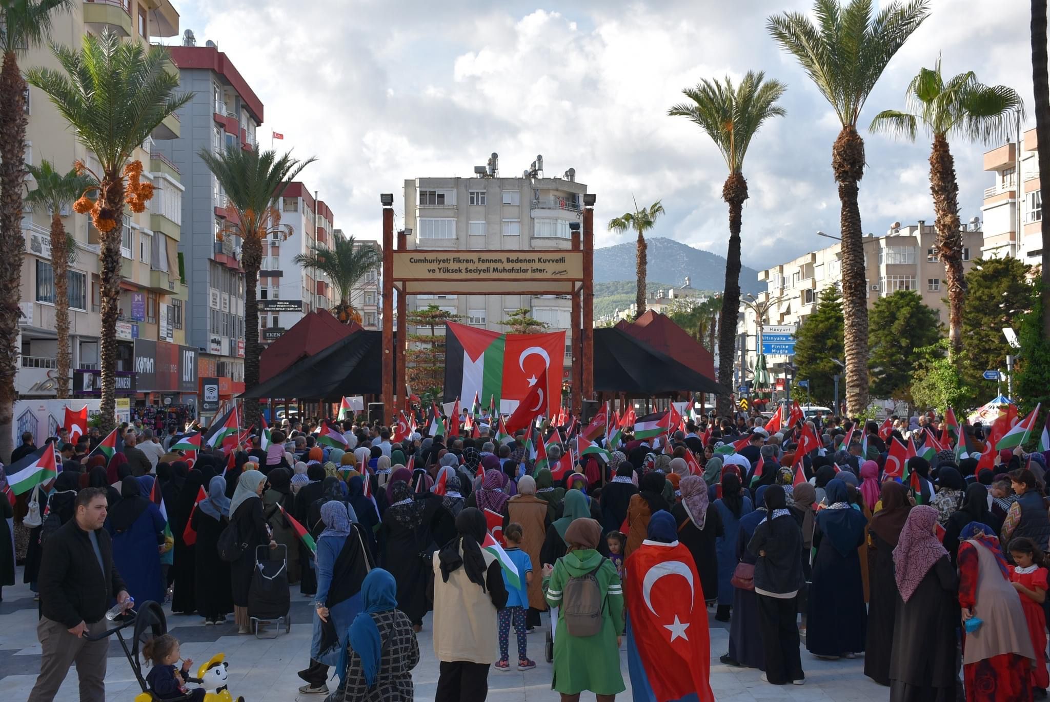 Kumluca’da Filistin’e Destek Mitingi Düzenlendi (5)