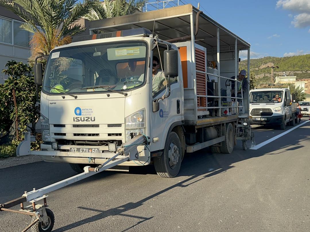 Mavikent Mahallesi'nde Asfalt Çizgi Çalışmaları Yapıldı (2)