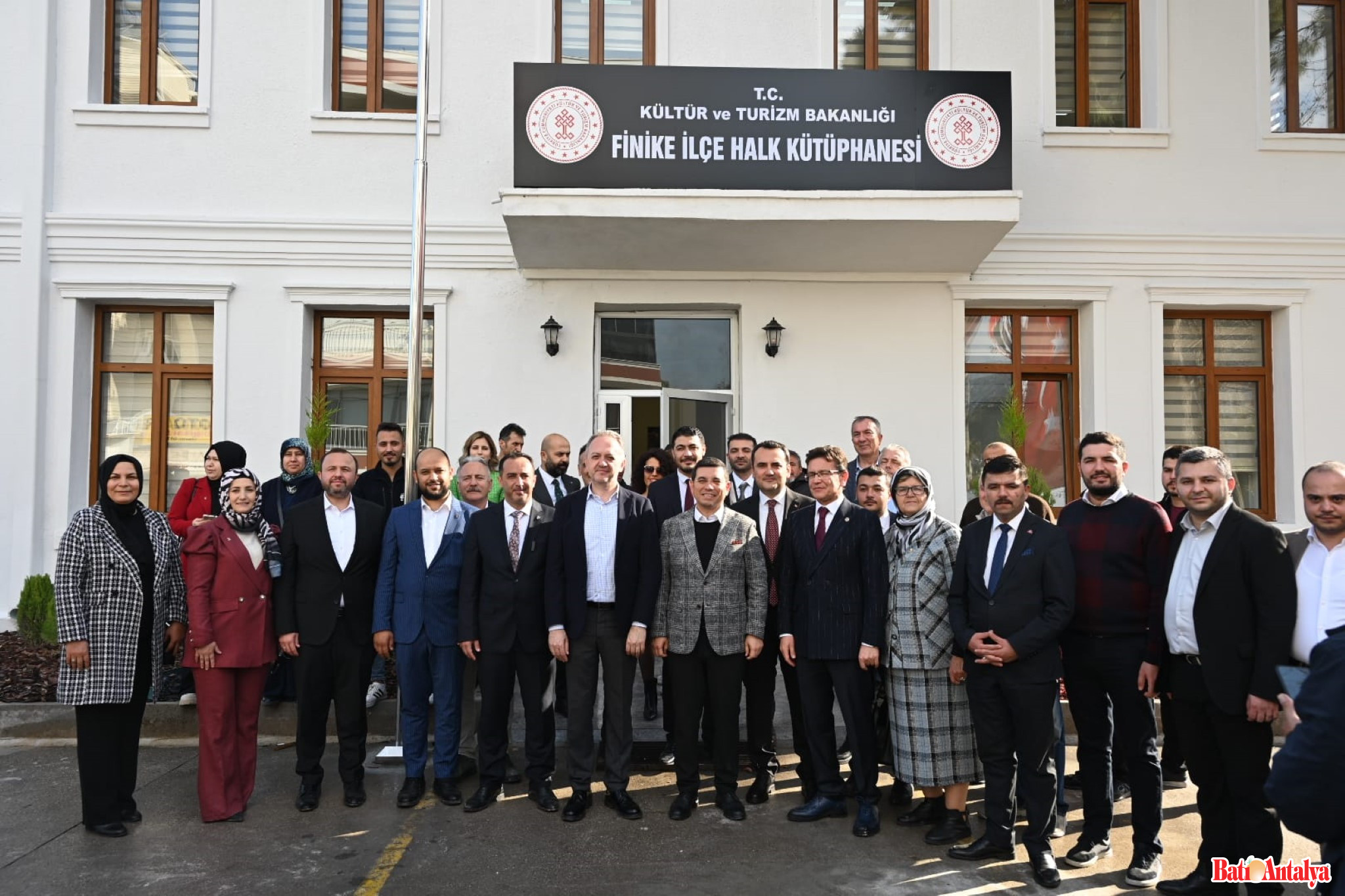 Finike'de Yenilenen İlçe Halk Kütüphanesi Hizmete Açıldı!2