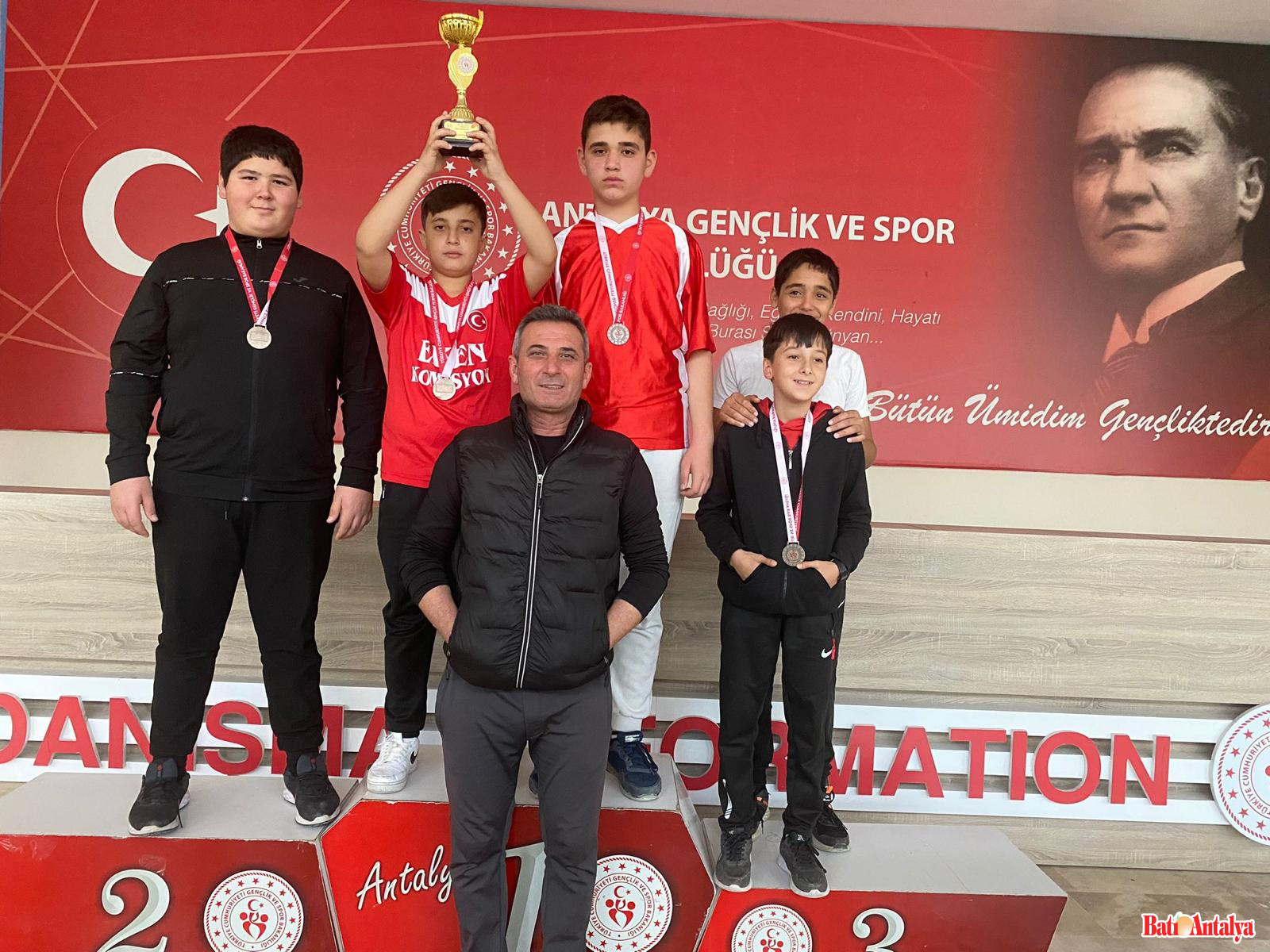Hasyurt Yarbaşı Ortaokulu Dart Takımı Antalya'da Üçüncü! (1)