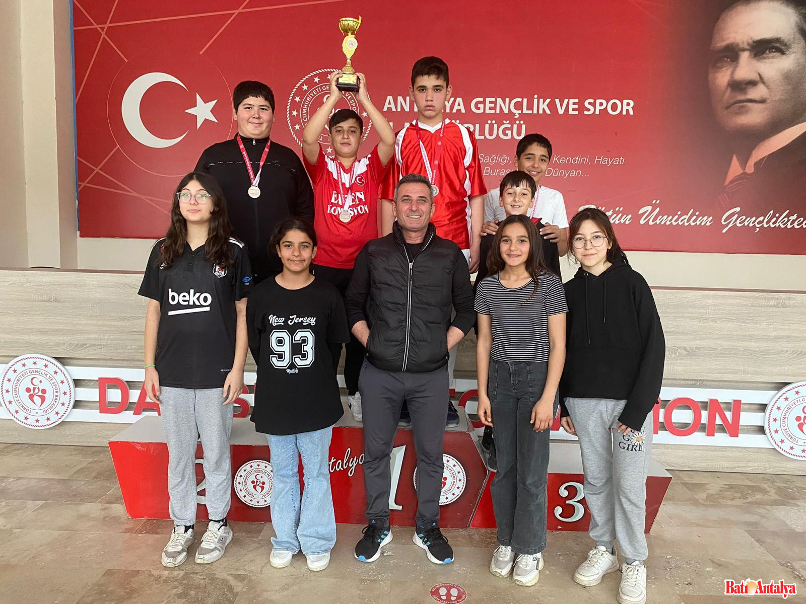 Hasyurt Yarbaşı Ortaokulu Dart Takımı Antalya'da Üçüncü! (4)