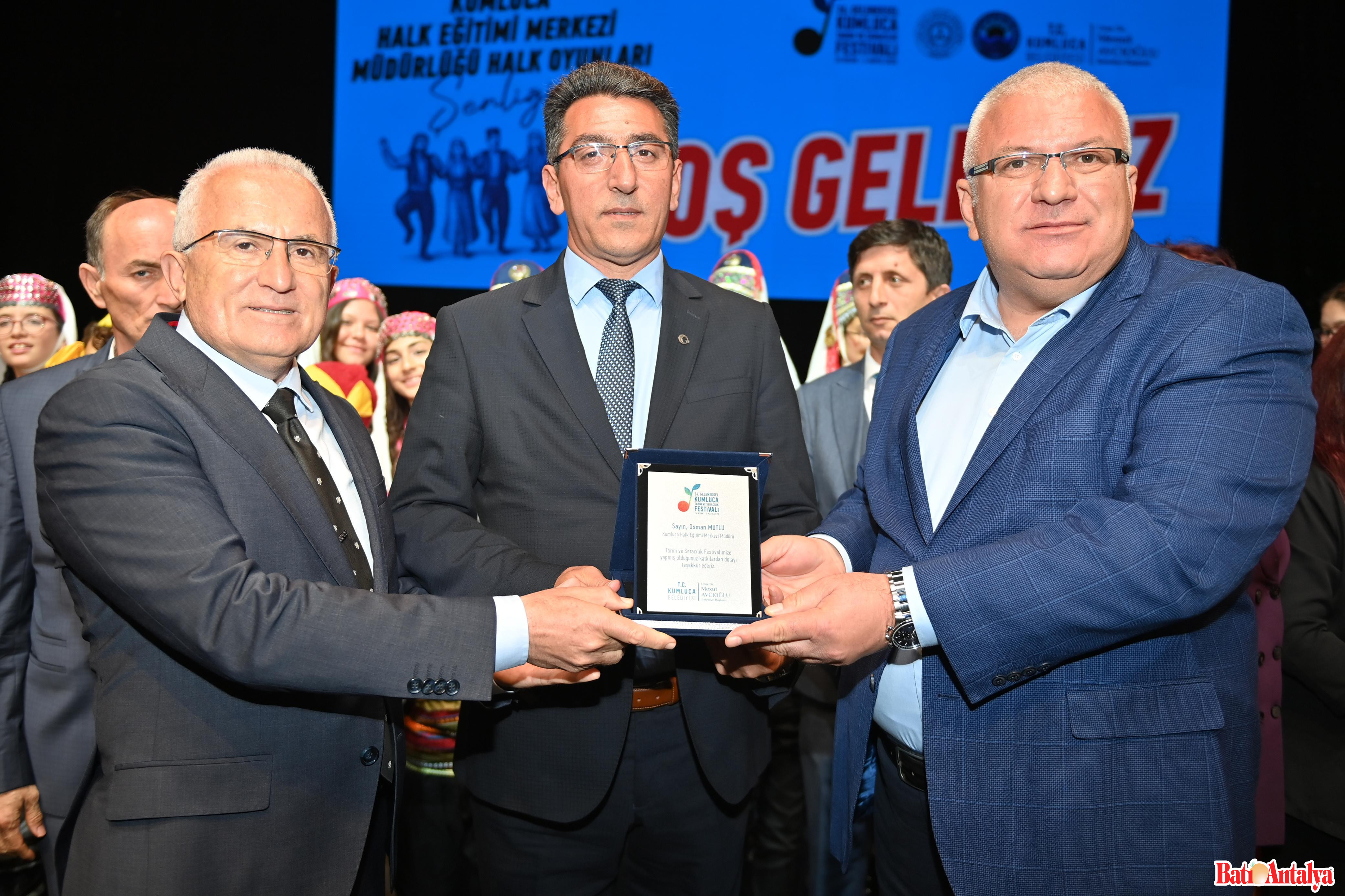 Halk Oyunlari Şenli̇ği̇ Büyüledi̇ 7