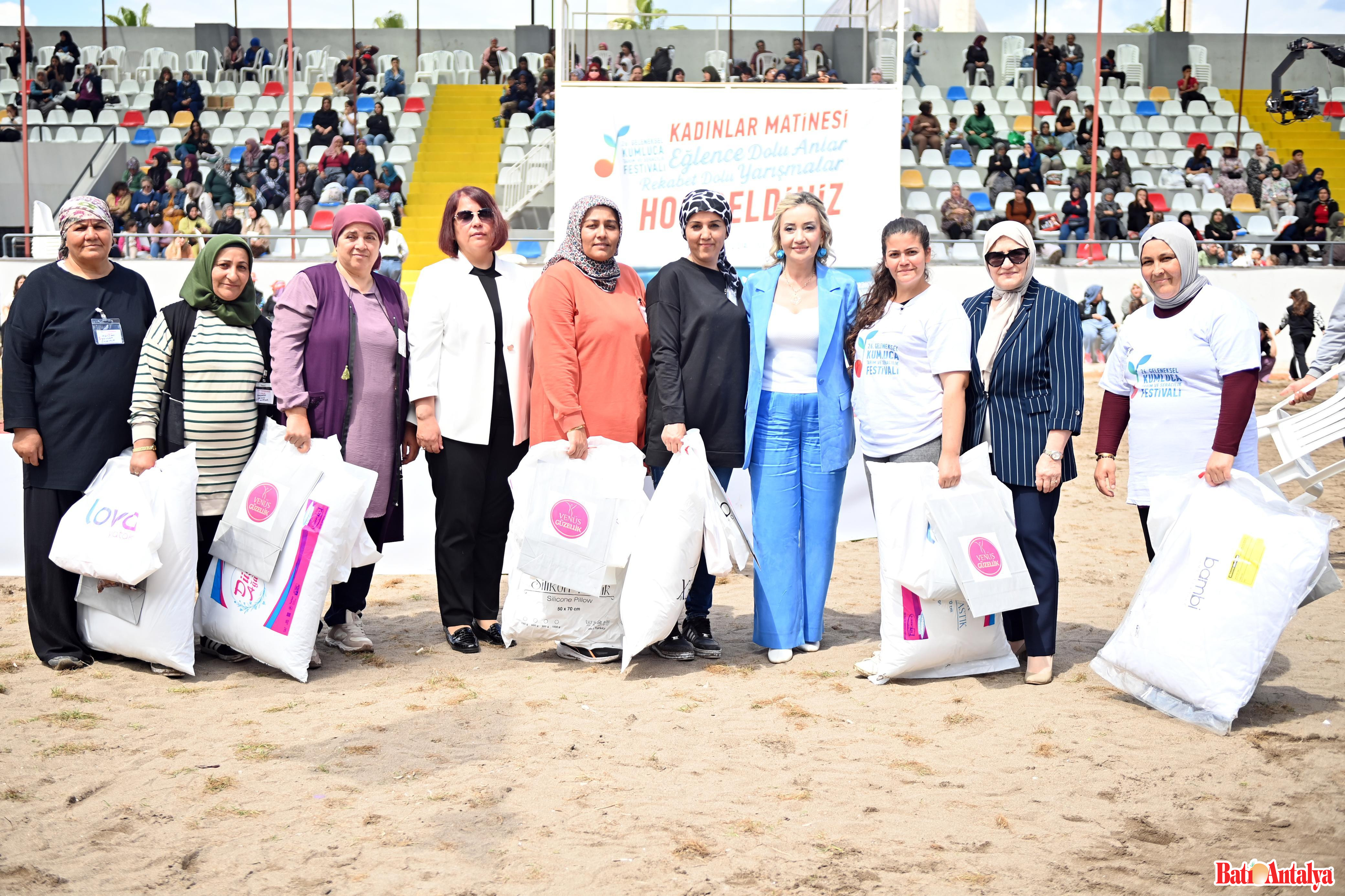 Kadinlar Mati̇nesi̇ Festi̇vale Renk Katti 10