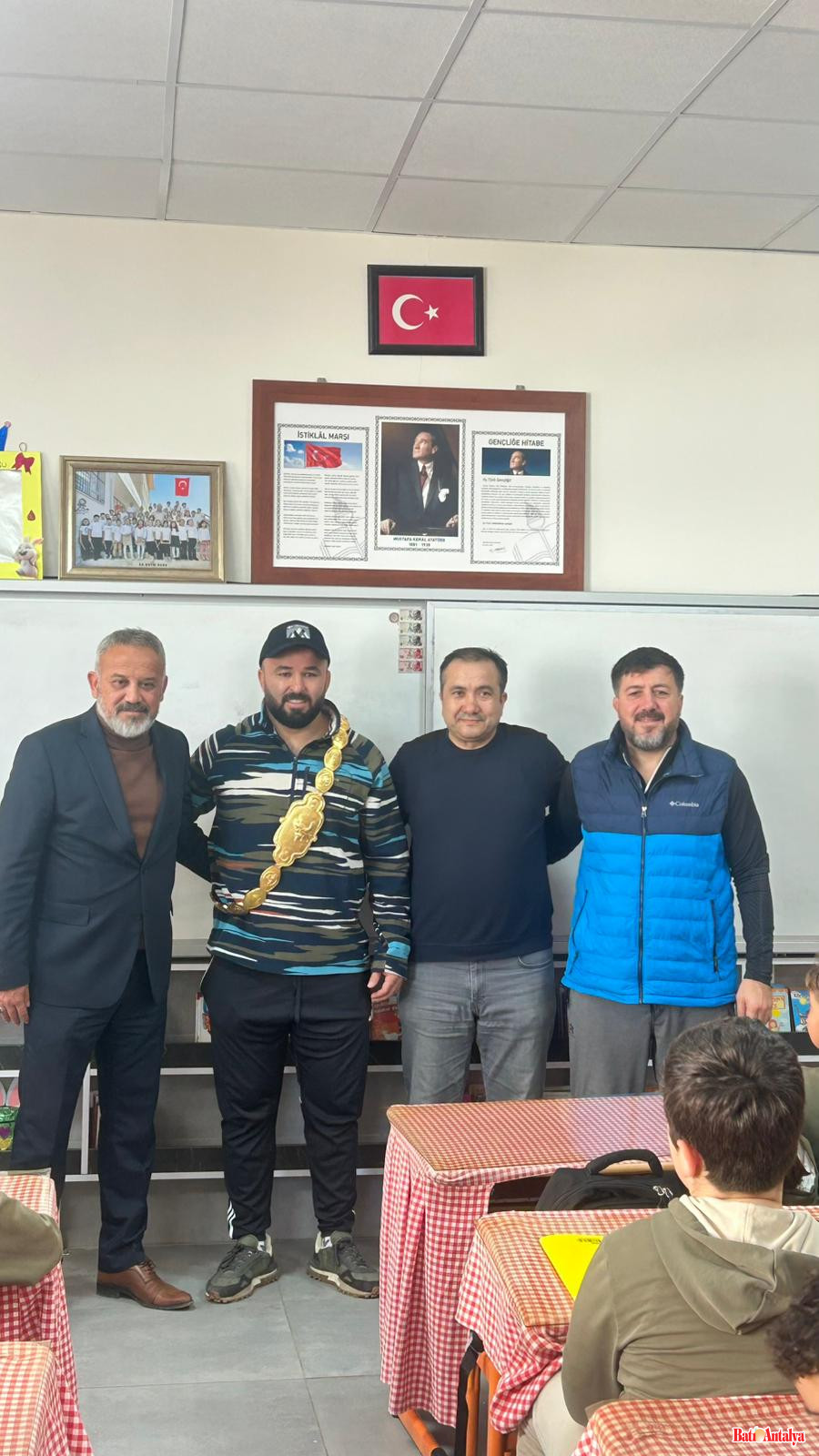 Geri Vitesi Olmayan Pehlivan Öğrencilerle Yan Yana 3