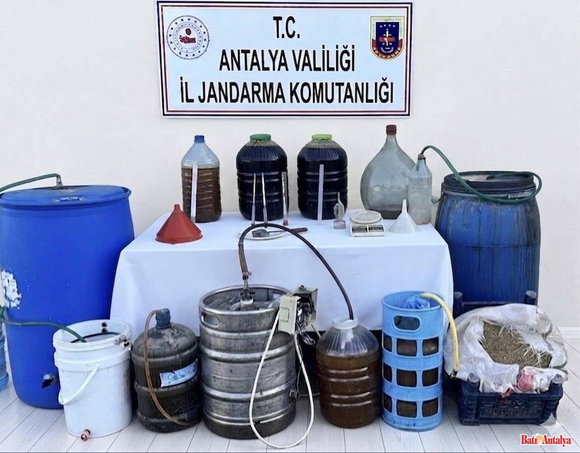 Kumluca’da 800 Litre Kaçak Alkol Ele Geçirildi