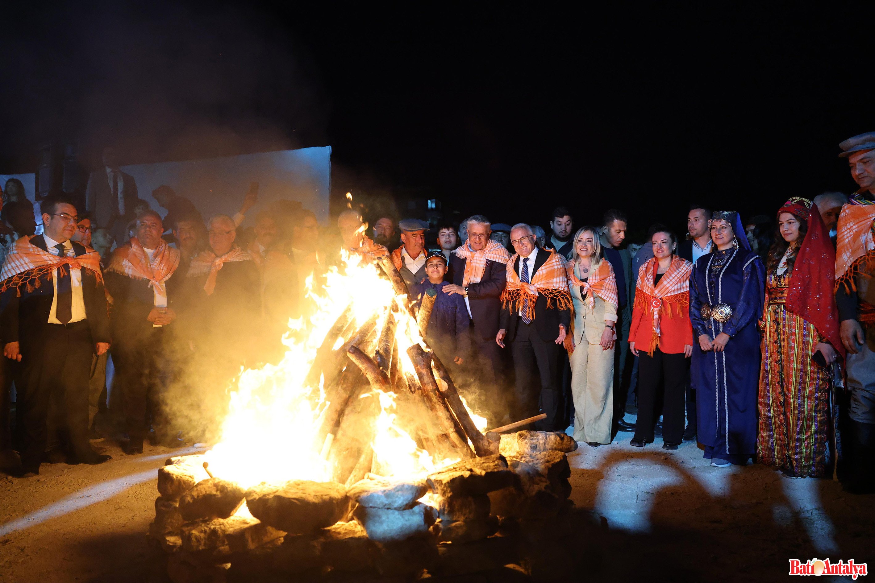 Yörük Ateşi Kumluca’yı Aydınlattı!