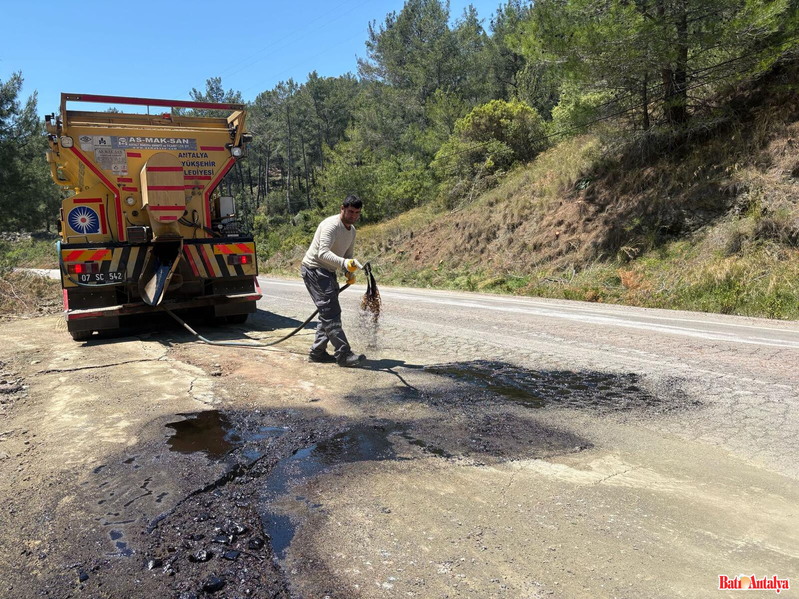 Büyükşehir’den Mavikent’te Yol Hamlesi