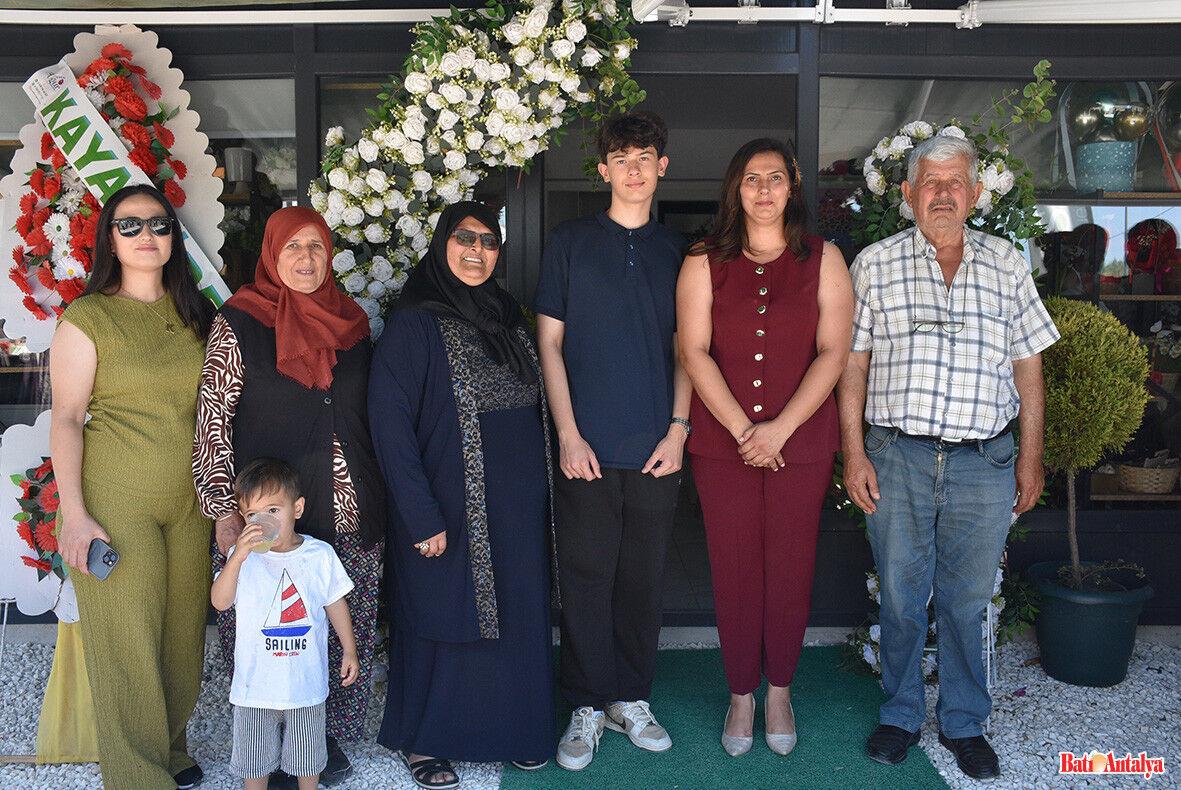 Kumluca’da Aras Flowers Boutique Hizmete Açıldı