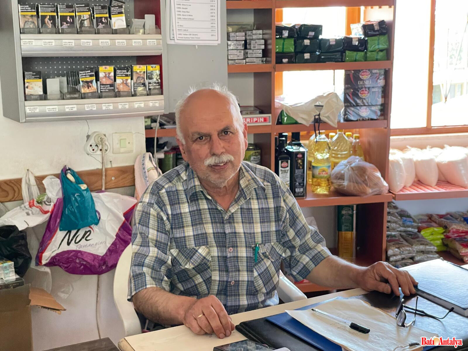 Gödene’nin Son Bakkalı 45 Yıldır Kepenk İndirmiyor
