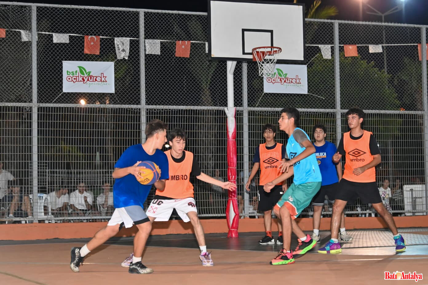 Sokak Basketbolunda Kupa Ve Madalyalar Sahi̇pleri̇ni̇ Buldu 2