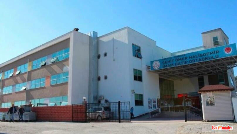 Kumluca Şehit Ömer Halisdemir İmam Hatip Ortaokulu’ndan Büyük Lgs Başarısı!