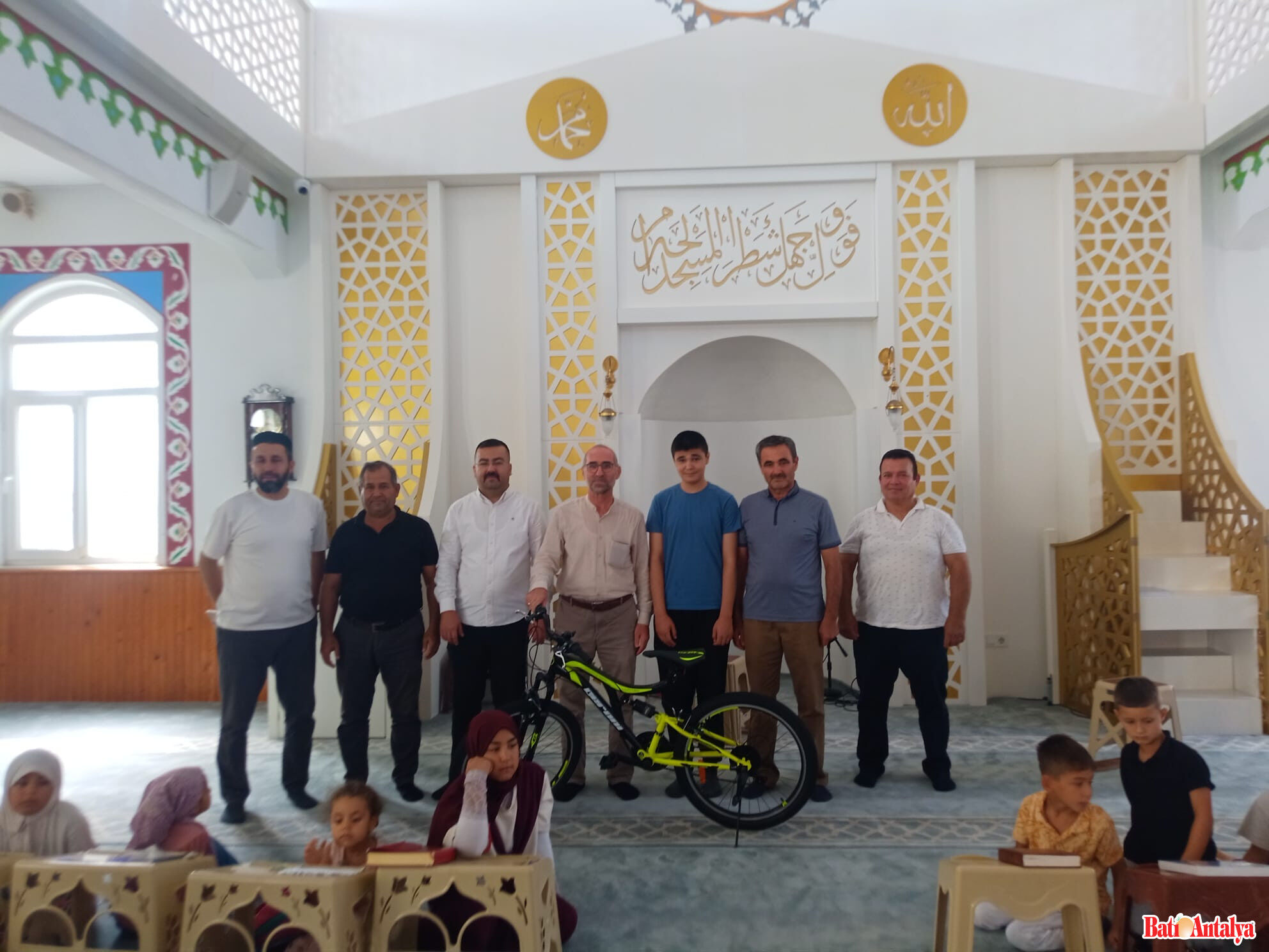 Yaz Kur’an Kursu’nda  Hediye ve  Çikolata Şelalesi Sürprizi