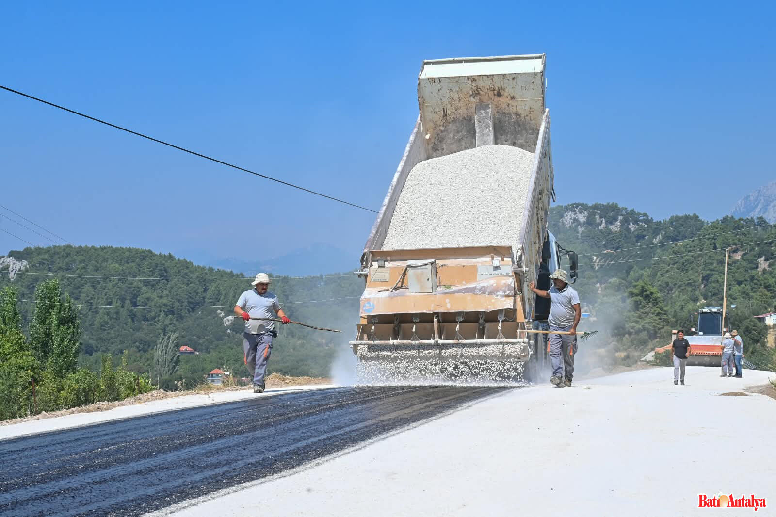 ALTINYAKA YOLLARI ASFALTLA BULUŞTU