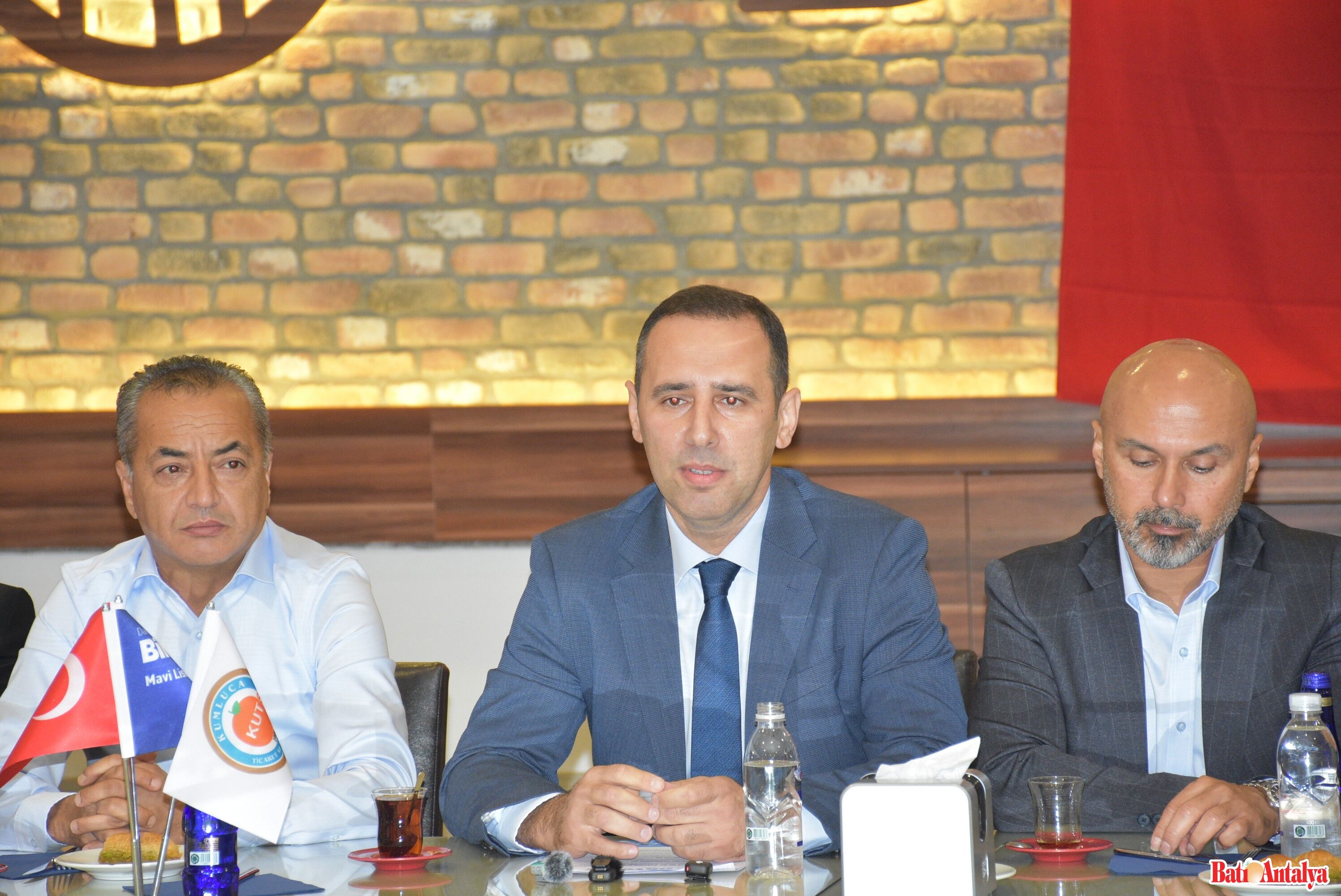 ACAR: BATI ANTALYA’NIN GELECEĞİNİ BİRLİKTE KURACAĞIZ    “AYRIŞA AYRIŞA YOK OLURUZ, BİRLEŞE BİRLEŞE VAR OLURUZ”