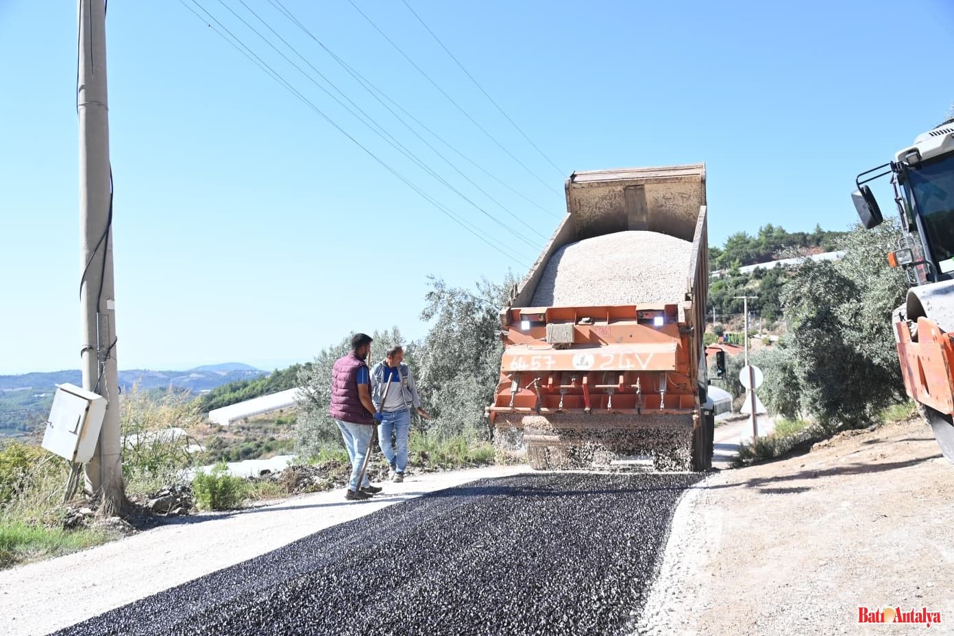 Kumluca Beledi̇yesi̇’nden İnci̇rci̇k Mahallesi̇’ne 2,7 Ki̇lometreli̇k Asfalt Çalişmasi 5