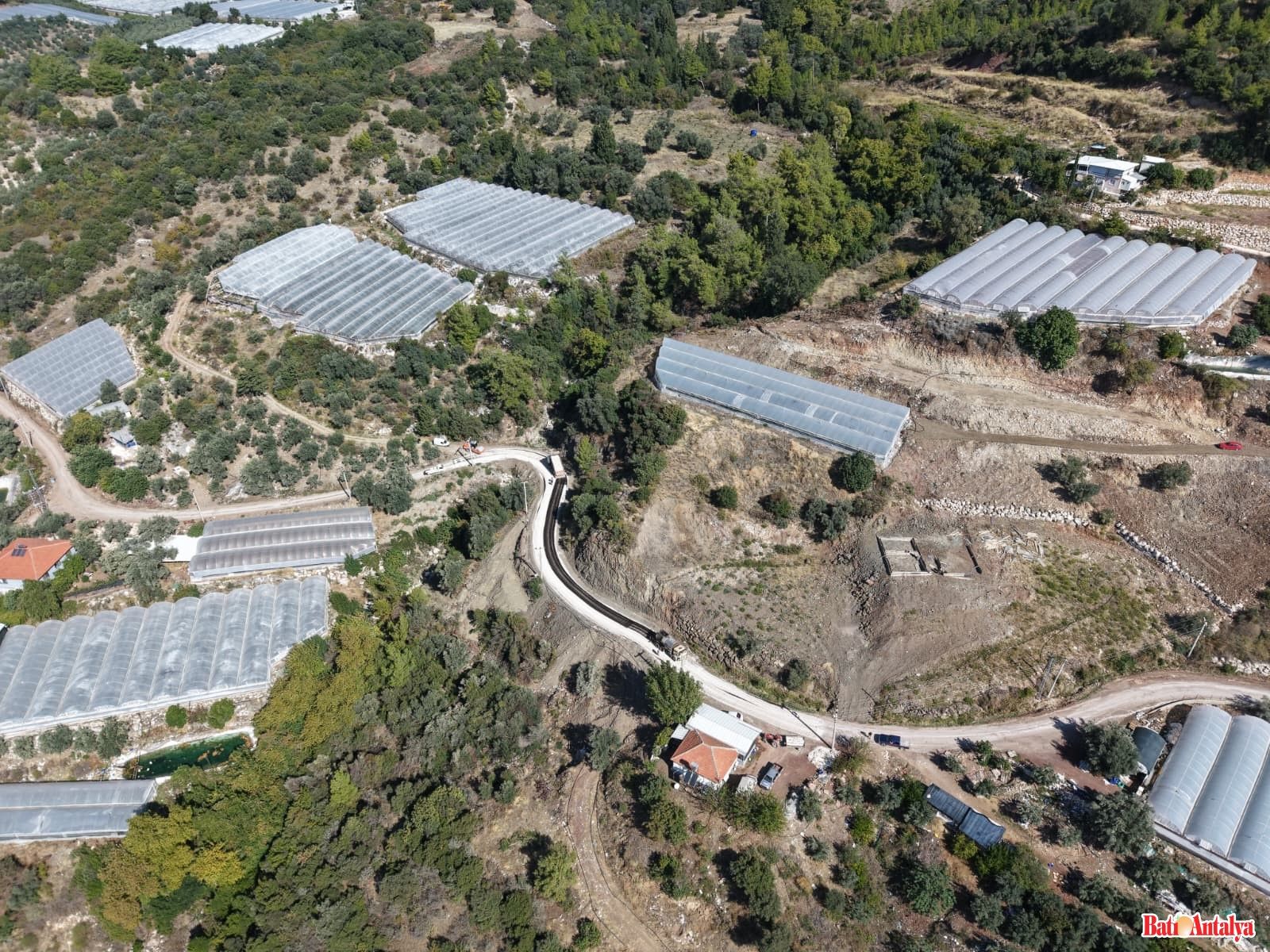 Kumluca Beledi̇yesi̇’nden İnci̇rci̇k Mahallesi̇’ne 2,7 Ki̇lometreli̇k Asfalt Çalişmasi 6