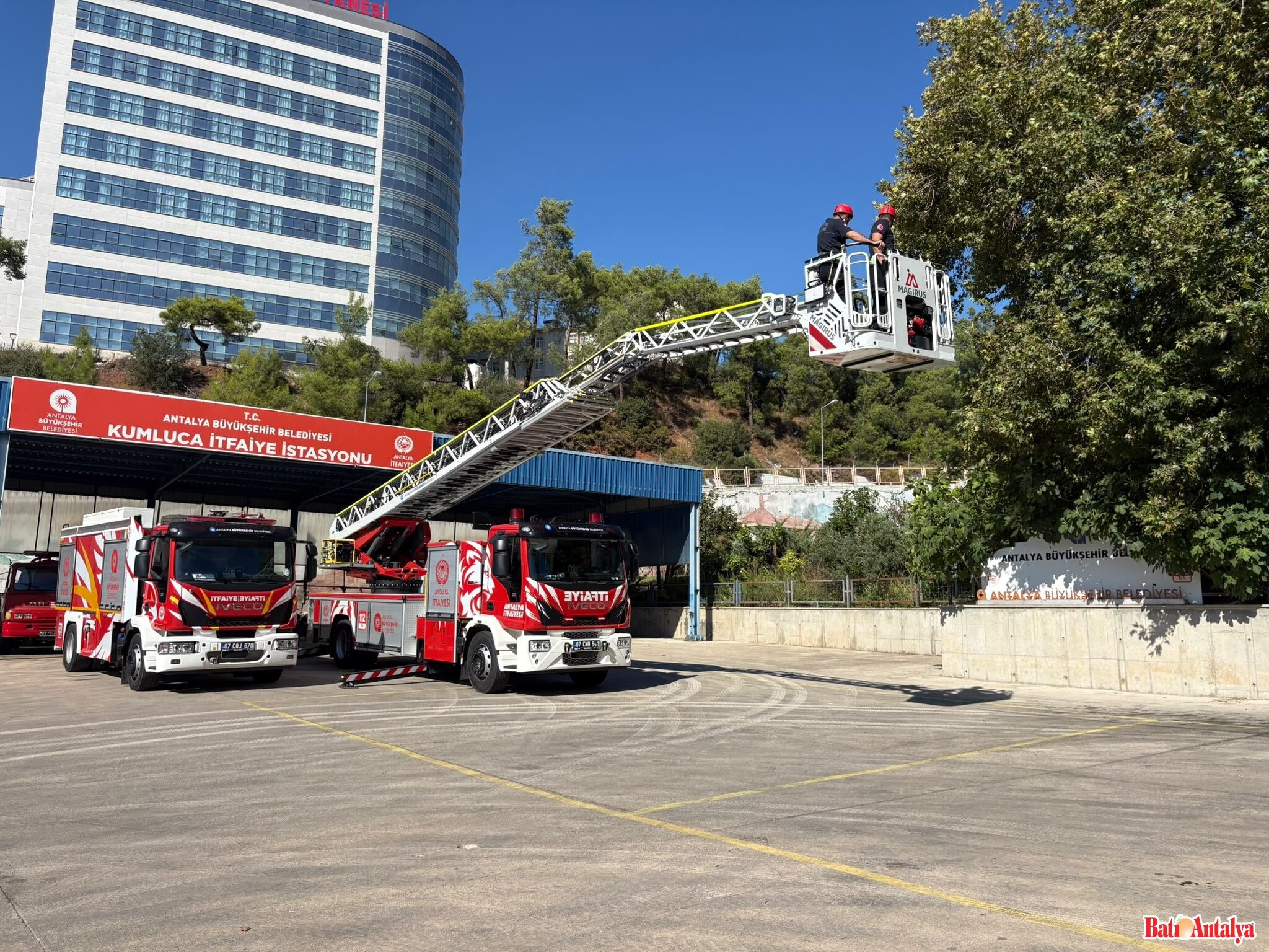 Kumluca İtfai̇yesi̇ni̇n Müdahale Gücüne İki̇ Yeni̇ Araç 1
