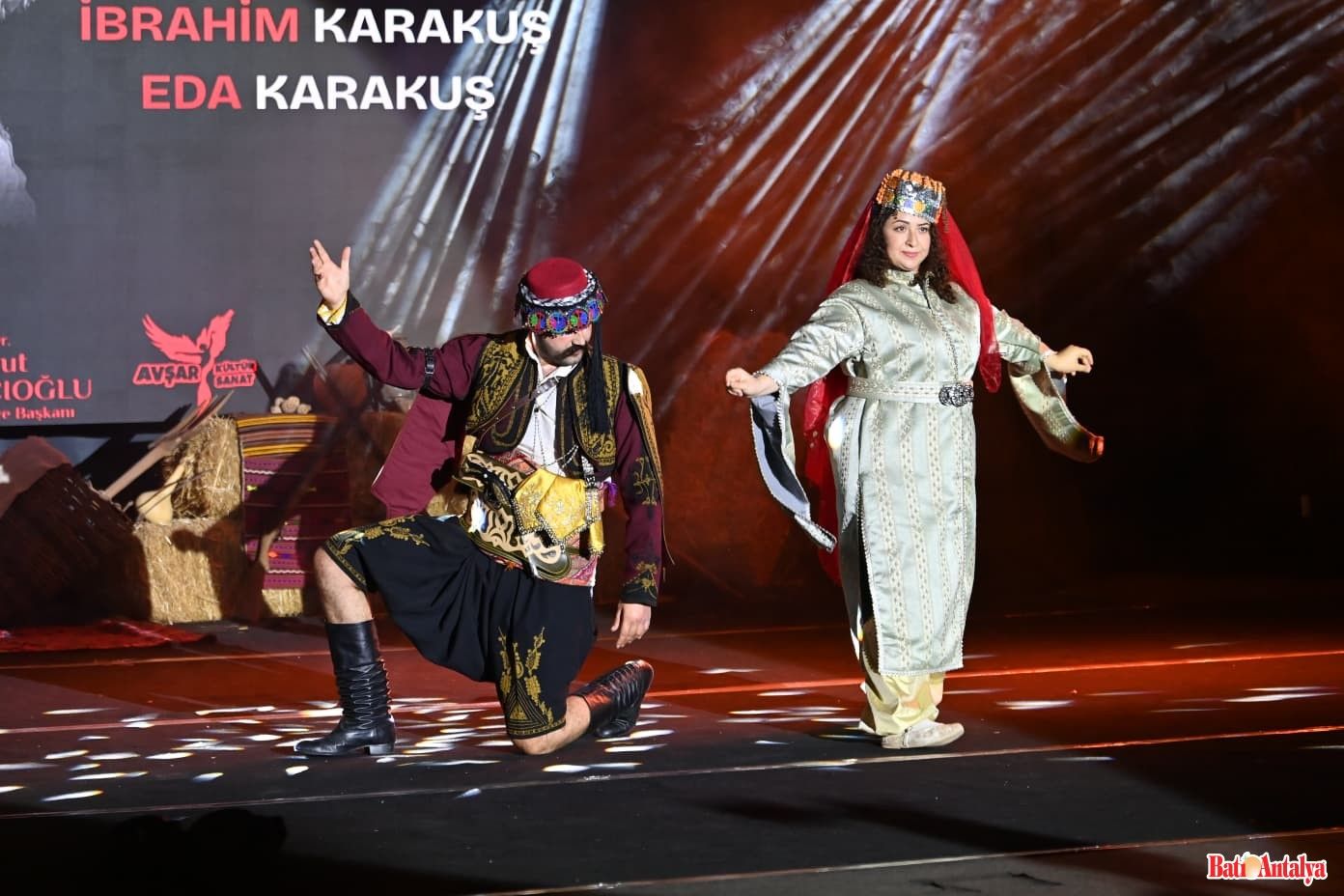 Kumluca’da Cumhuri̇yet Coşkusu Zeybek Gösteri̇si̇yle Sahneye Taşindi 8