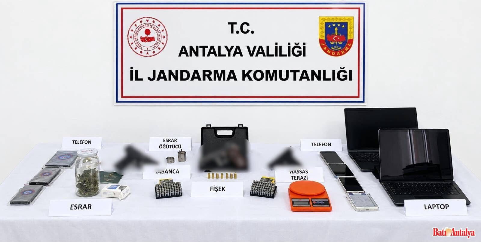 KUMLUCA’DA JANDARMADAN UYUŞTURUCU OPERASYONU: 5 GÖZALTI