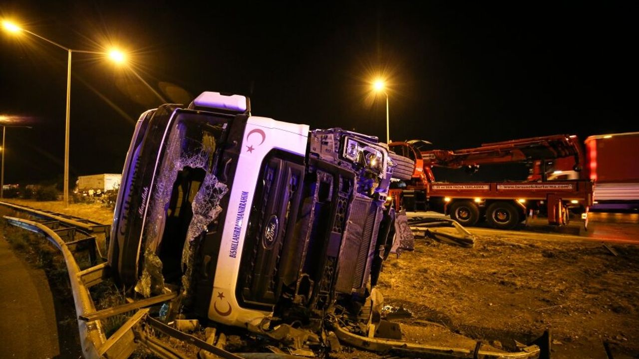TAG Otoyolunda 9 aracın karıştığı zincirleme trafik kazasında 4 kişi yaralandı