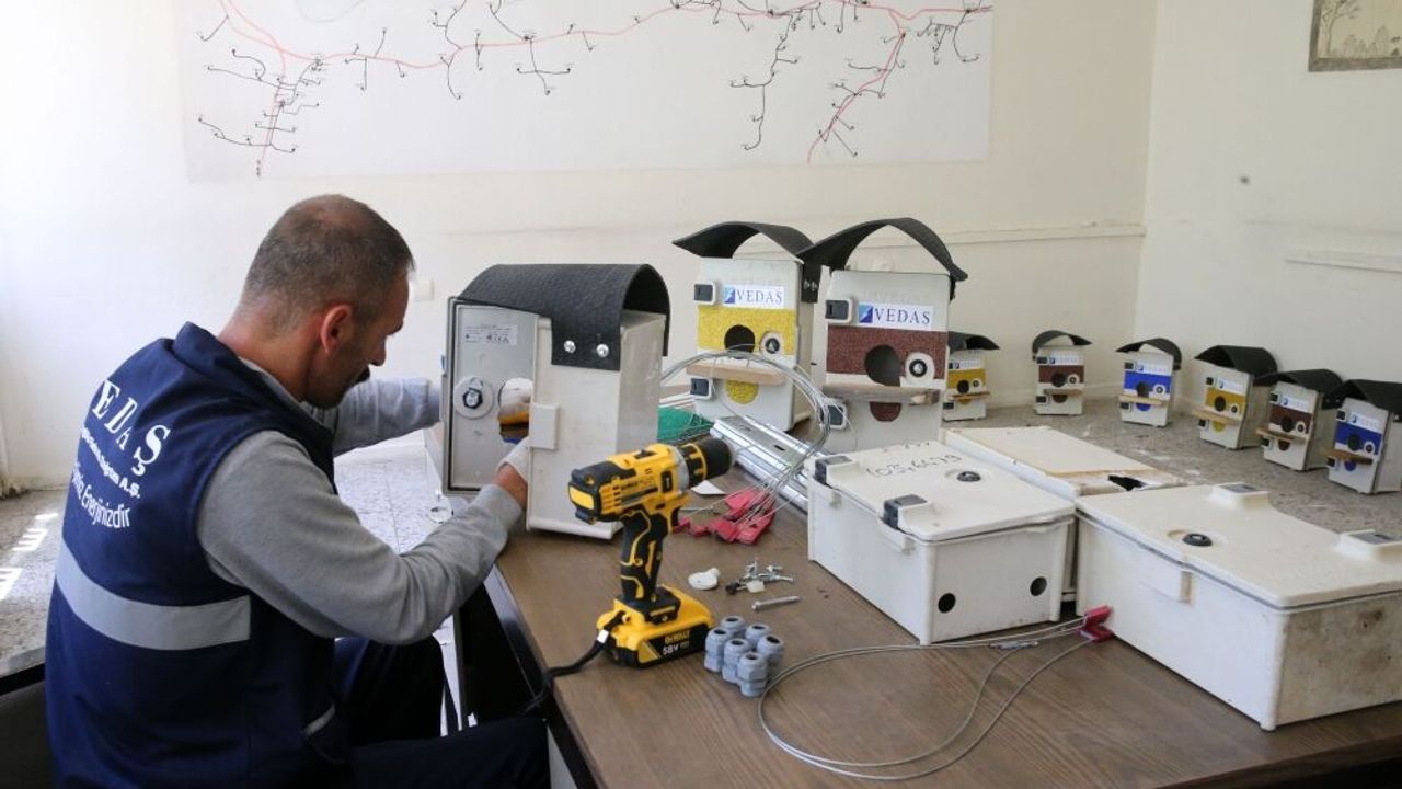 Bitlis'te atıl elektrik panoları, kuş yuvasına dönüştürülüyor