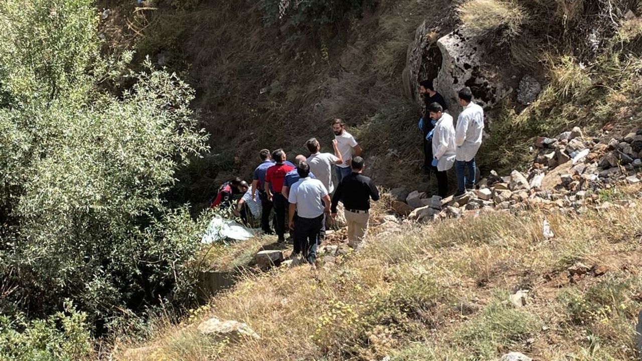Bitlis'te kayalıklardan düşen kişi hayatını kaybetti