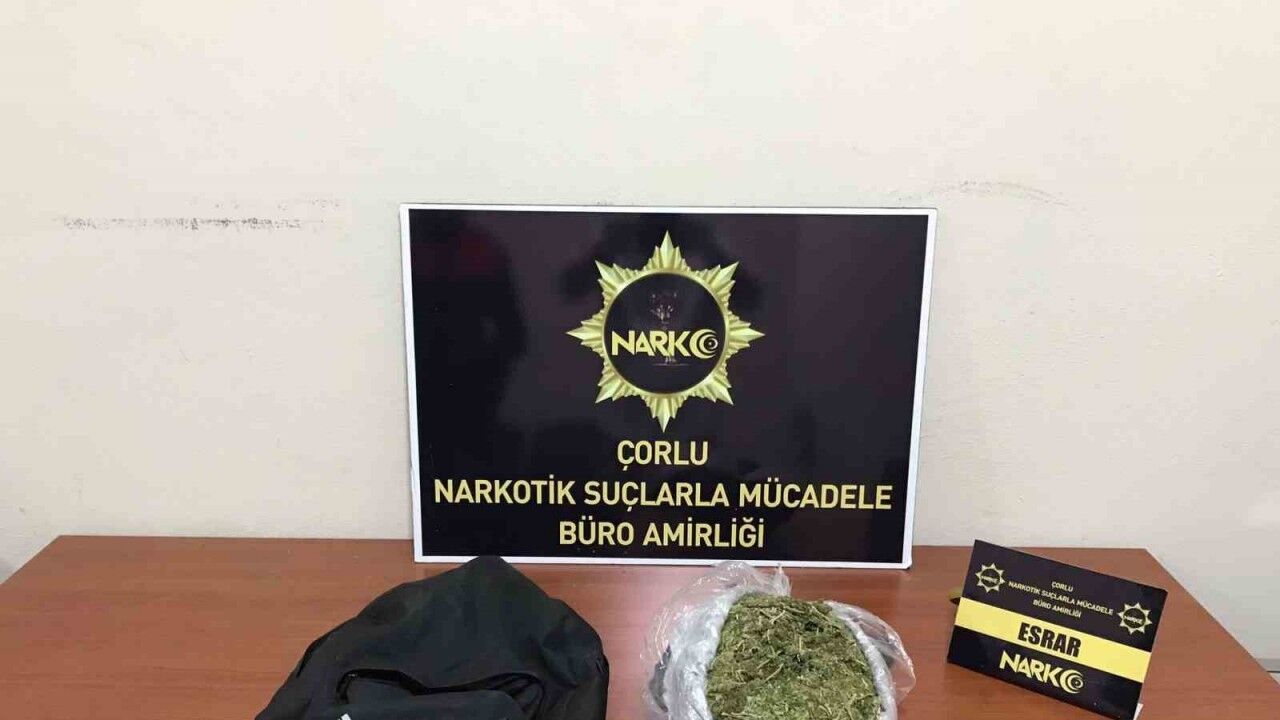 Çorlu Polisten kaçarken atılan poşetten esrar çıktı