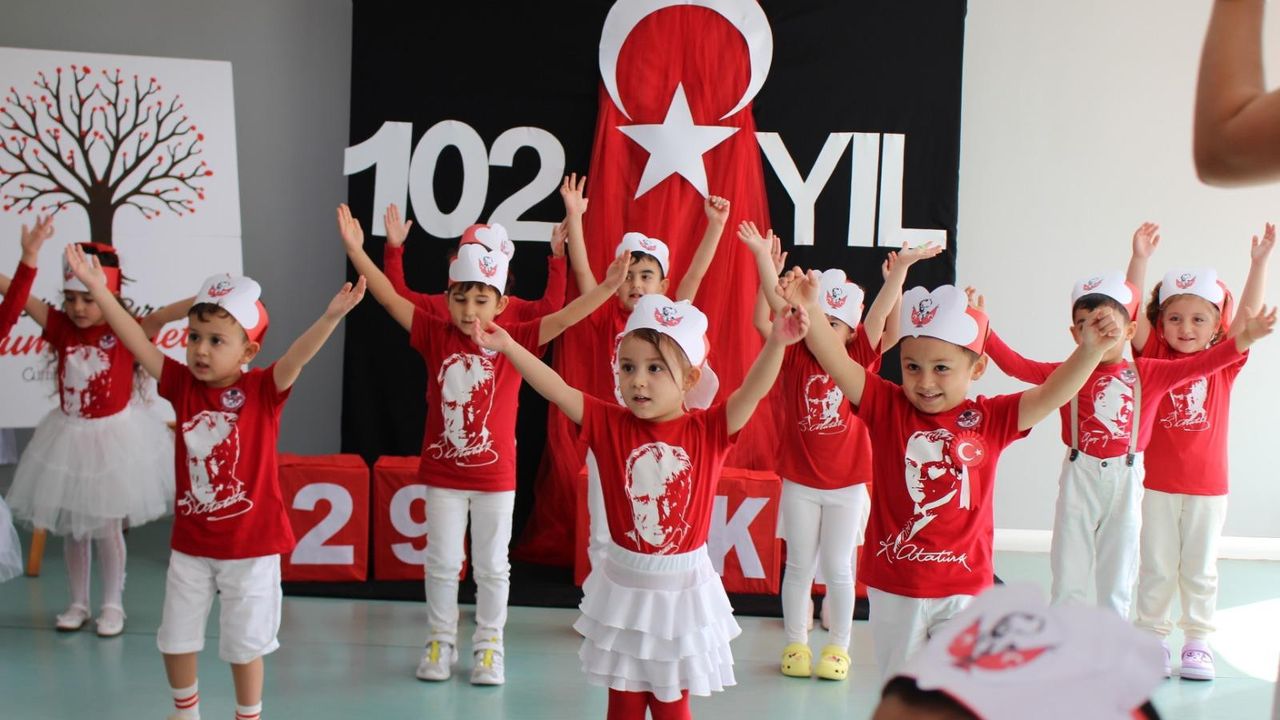 Cumhuriyet Coşkusu Miniklerle Yaşandı!