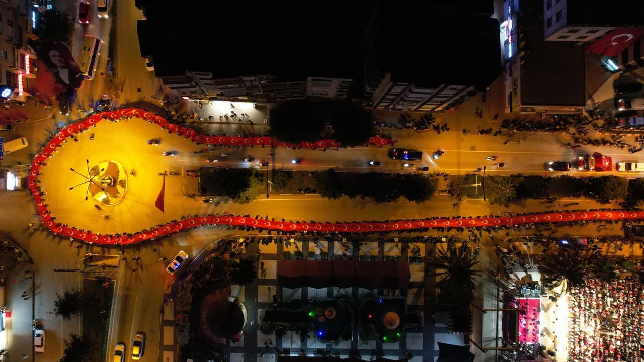 Cumhuriyetin Işığı Kumluca’da Parladı