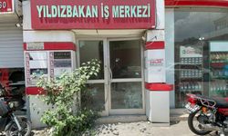 Hatay'da hasarlı minarenin kontrollü yıkımında 2 iş yeri ve 1 kamyon zarar gördü