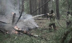 Kazakistan Cumhurbaşkanı Tokayev, orman yangınının sürdüğü bölgede inceleme yaptı