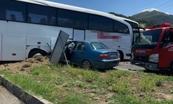 Manisa'da yolcu otobüsü ve 2 otomobilin karıştığı kazada 8 kişi yaralandı