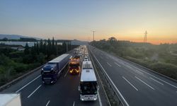 Sakarya'da otoyollardaki araçların oluşturduğu bayram yoğunluğu dronla görüntülendi