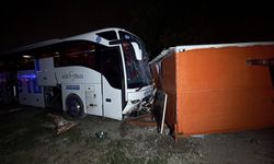 Zonguldak'ta yolcu otobüsü ile otomobilin çarpıştığı kazada 2 kişi öldü, 2 kişi yaralandı