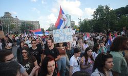 BELGRAD - Sırbistan'da "şiddete karşı" sloganıyla 6. kez gösteri düzenlendi