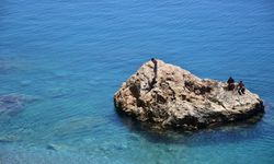 Antalya'da sıcak hava plajlarda yoğunluğun azalmasına neden oldu