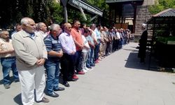 Kars'taki yolcu otobüsü kazasında ölen 2 kişi toprağa verildi