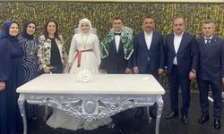 Siirt Valisi Hacıbektaşoğlu, şehit ailesinin mutluluğunu paylaştı