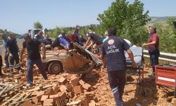 Çankırı'da tırdan üzerine tuğla paletleri düşen otomobildeki 2 kişi yaralandı