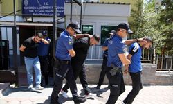 GÜNCELLEME - Başkentte kaza yapan aracın sürücüsünü silahla tehdit eden 3 şüpheliden 2'si tutuklandı