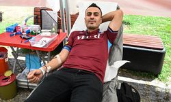 Trabzonspor taraftarı gençlerden İstanbul'da Kızılay'a kan bağışı etkinliği