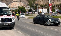 Amasya'da iki otomobilin çarpıştığı kazada 5 kişi yaralandı