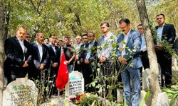 Hakkari'de PKK'lı teröristlerce katledilen Ahmet Budak kabri başında anıldı