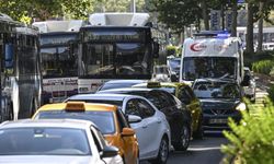 Hayat kurtarmak için zamanla yarışan ambulans ekibinin trafikteki mücadelesi